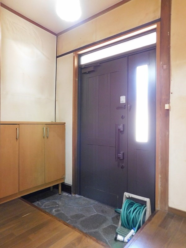 大里桜ヶ丘戸建 現地写真（玄関）