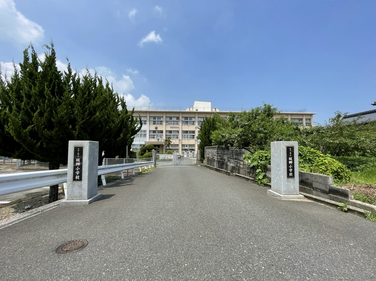 国作土地 小学校
