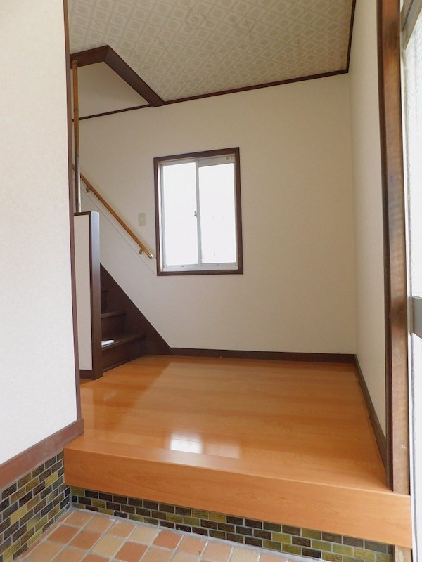 大字上新入戸建 現地写真（玄関）