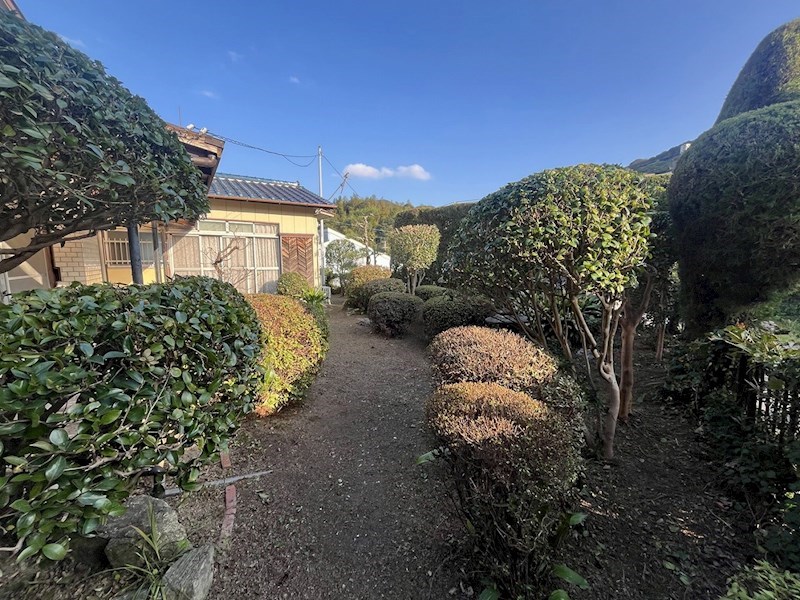 鳴竹一丁目戸建 現地写真（庭）