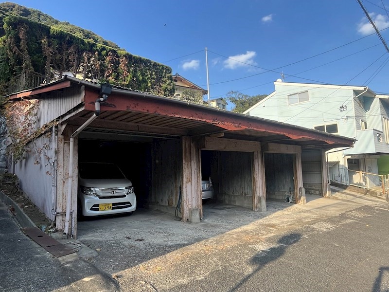 鳴竹一丁目戸建 現地写真（駐車場）