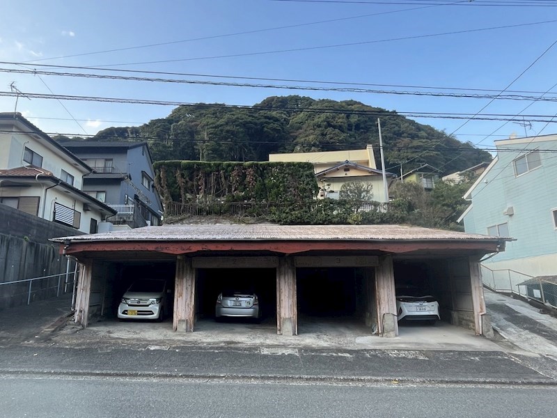 鳴竹一丁目戸建 現地写真（駐車場）