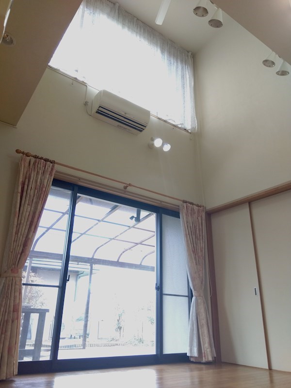 泉中央八丁目戸建 内観写真（リビング）