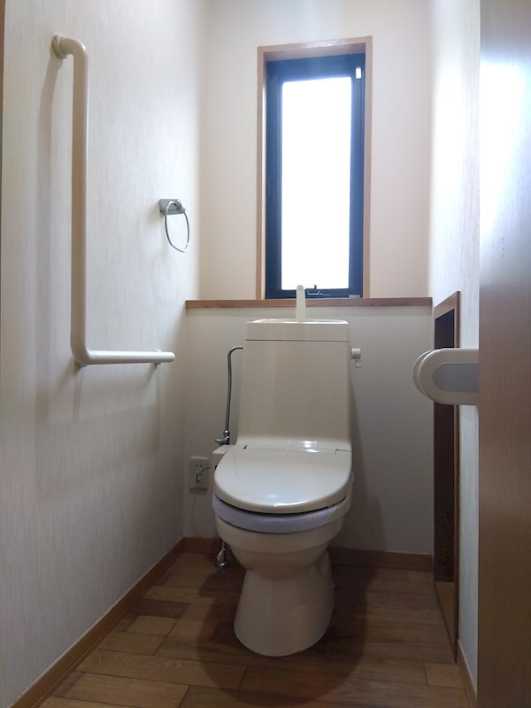 泉中央八丁目戸建 内観写真（トイレ）