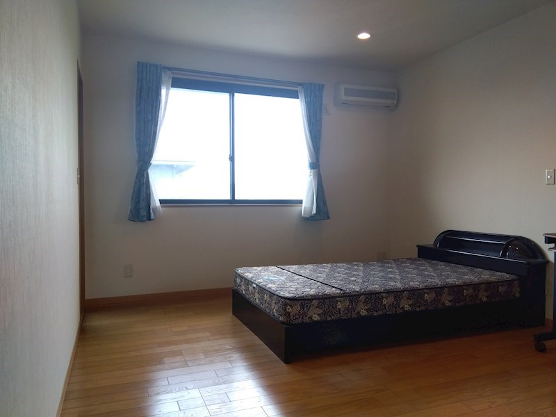 泉中央八丁目戸建 内観写真（リビング以外の居室）