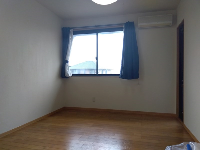 泉中央八丁目戸建 内観写真（リビング以外の居室）