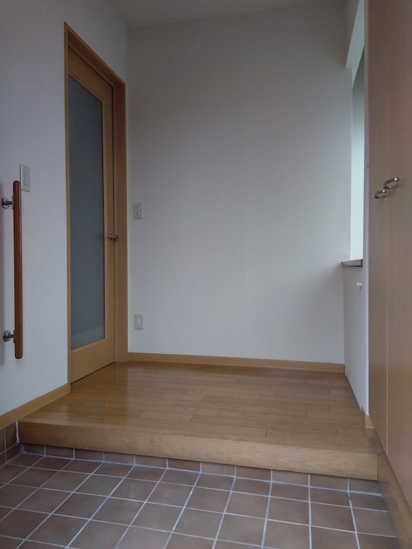 泉中央八丁目戸建 現地写真（玄関）
