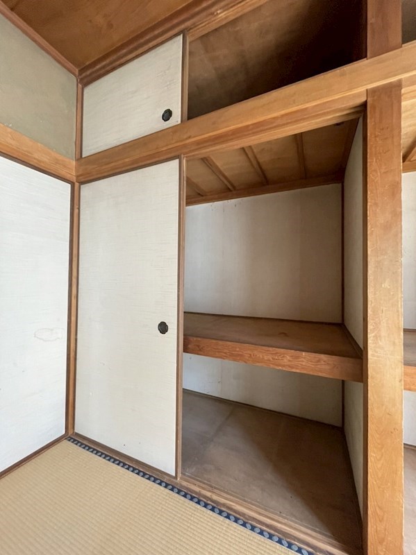 遠賀川三丁目店舗付住居 内観写真（収納）