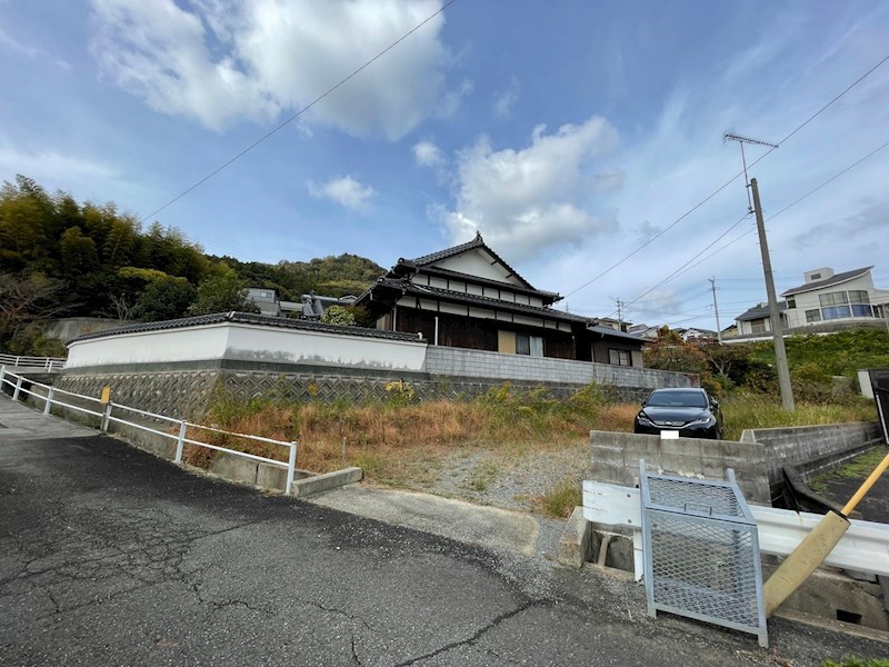 大字新津戸建 現地写真（駐車場）