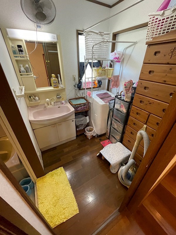 大字三吉戸建 内観写真（洗面台・洗面所）