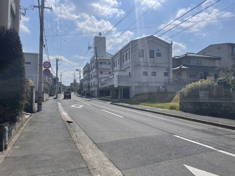 青山三丁目貸家（岡邸） 現地写真（前面道路含む現地写真）