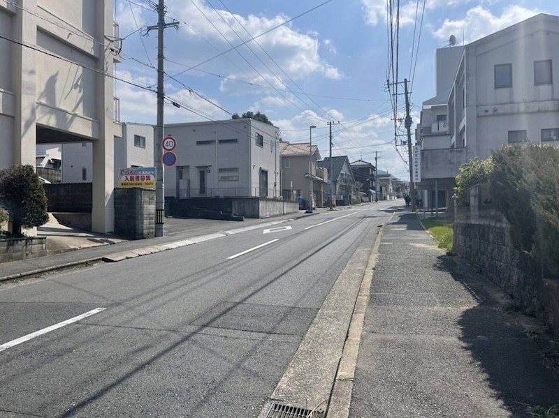 青山三丁目貸家（岡邸） 現地写真（前面道路含む現地写真）