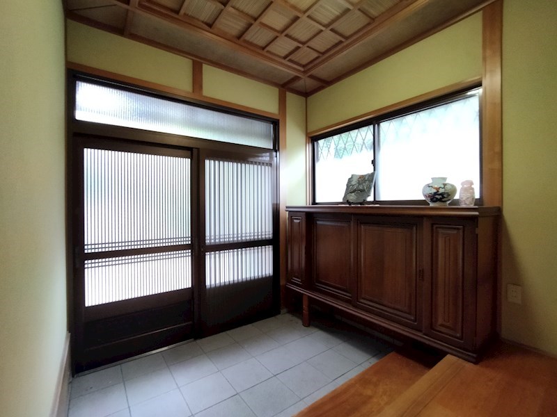 白野江三丁目戸建 現地写真（玄関）