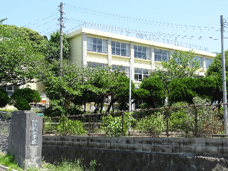 古賀三丁目戸建 小学校