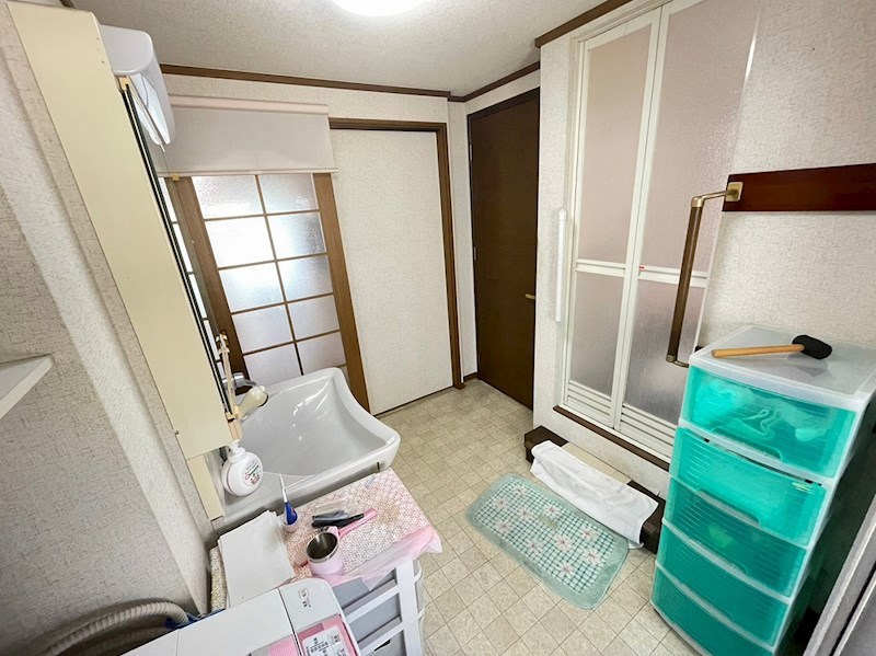 下上津役三丁目戸建 内観写真（洗面台・洗面所）