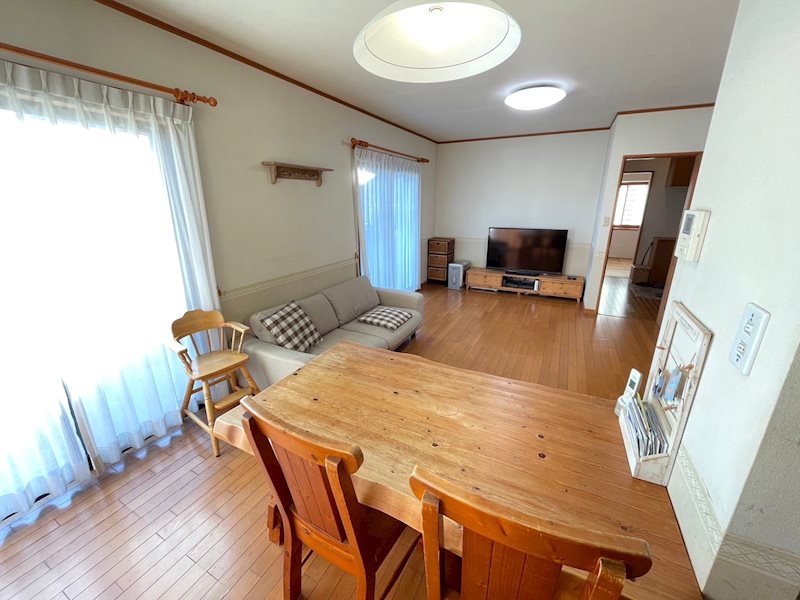 沼本町四丁目戸建 内観写真（リビング）