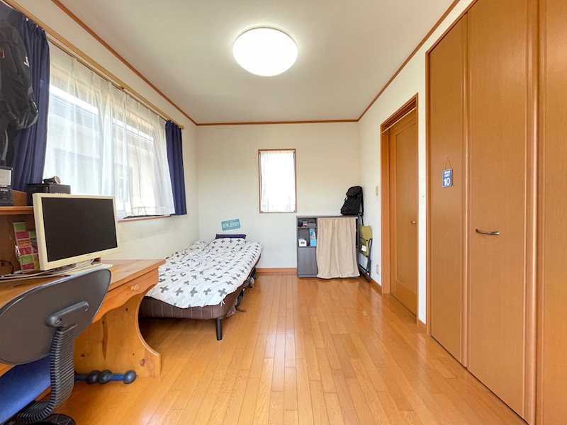 沼本町四丁目戸建 内観写真（リビング以外の居室）