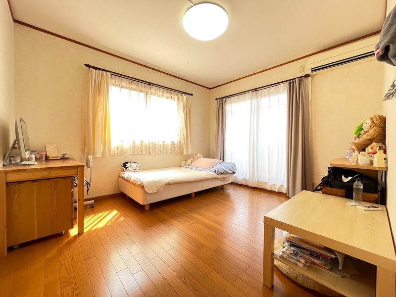 沼本町四丁目戸建 内観写真（リビング以外の居室）