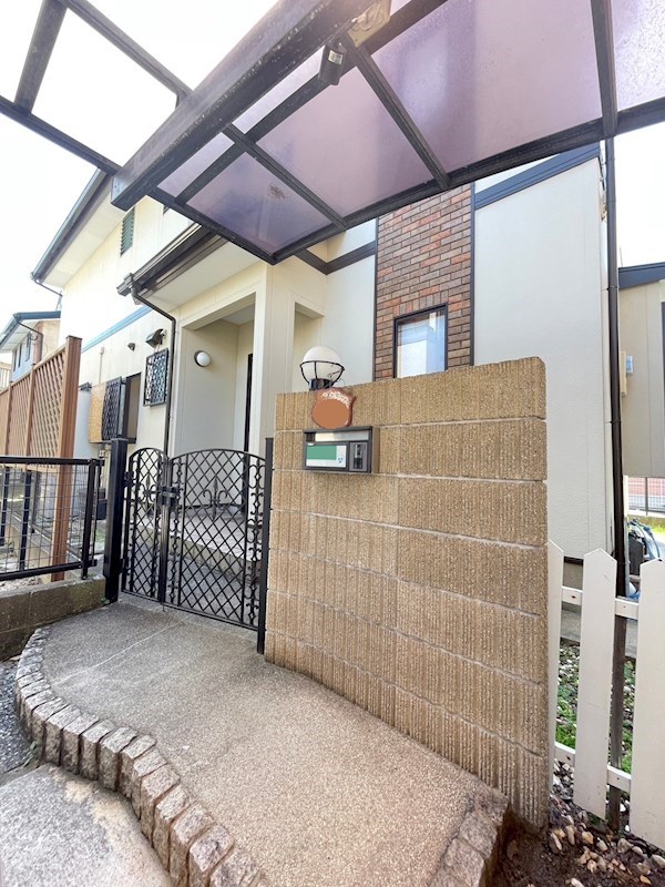 沼本町四丁目戸建 現地写真（玄関）