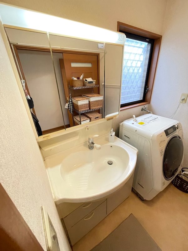 沼本町四丁目戸建 内観写真（洗面台・洗面所）