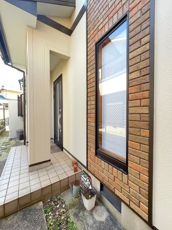 沼本町四丁目戸建 現地写真（玄関）