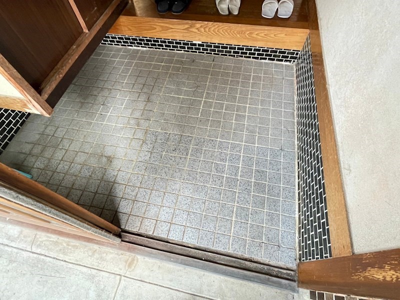 通谷二丁目35番貸家 現地写真（玄関）