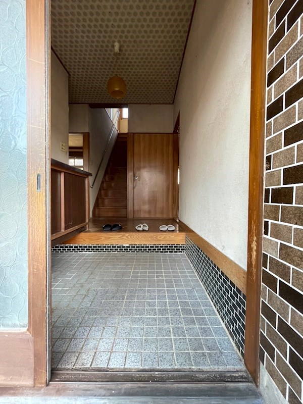 通谷二丁目35番貸家 現地写真（玄関）