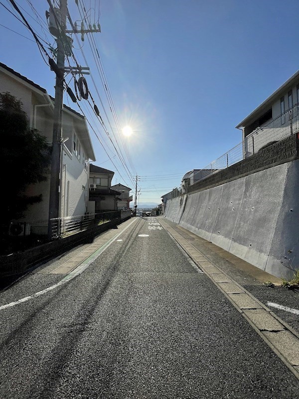 通谷二丁目35番貸家 現地写真（前面道路含む現地写真）