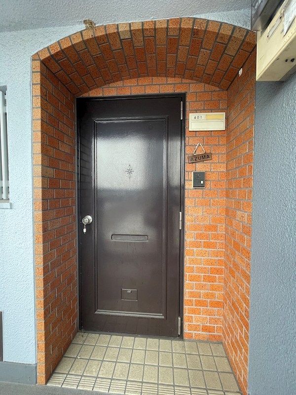 グランドハイツ小沢見 現地写真（玄関）