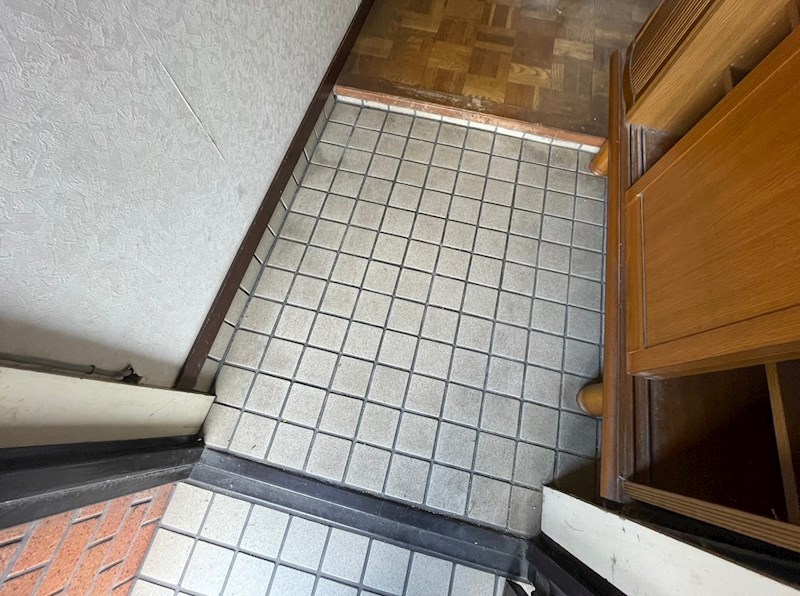 グランドハイツ小沢見 現地写真（玄関）
