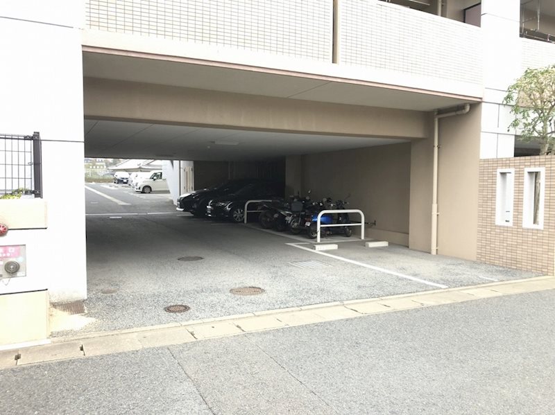 エクレール浅川Ⅲ 共用部写真（駐車場）