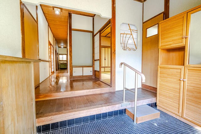 沖田五丁目戸建 現地写真（玄関）