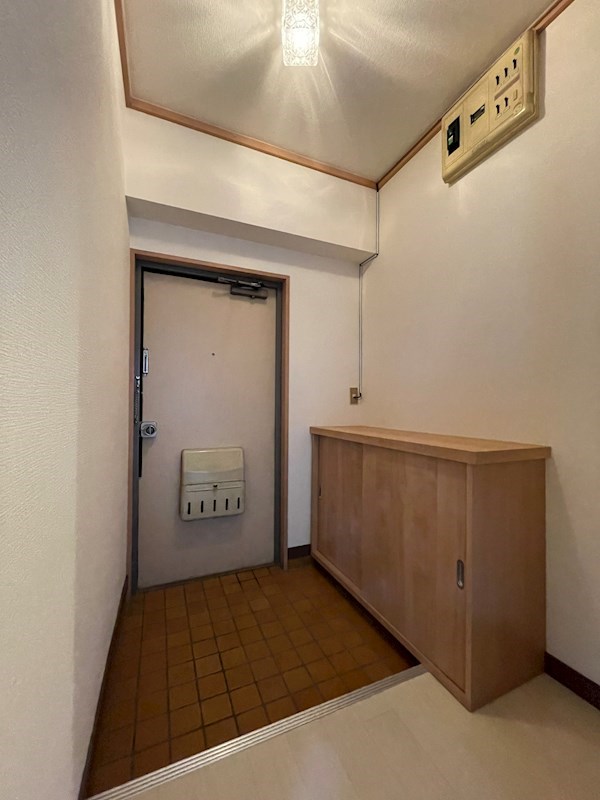 サンリバー三萩野藤マンション 現地写真（玄関）