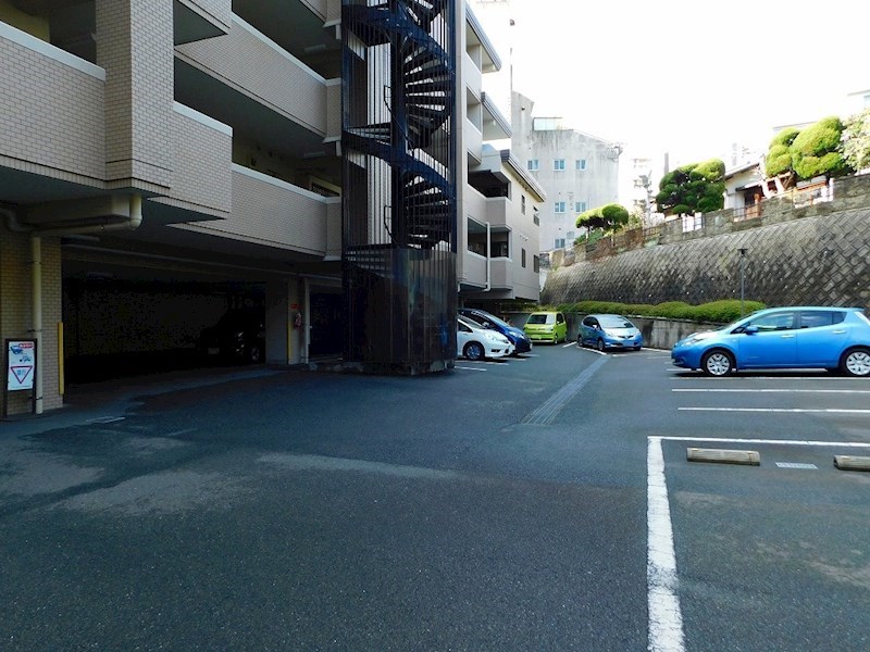 グランドパレス到津 共用部写真（駐車場）
