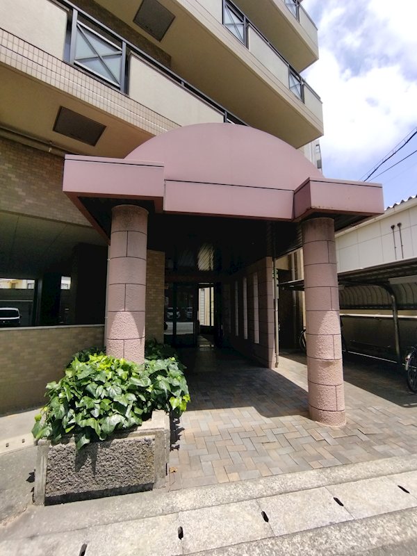 イマージュグランシュクセ下到津 共用部写真（エントランス）