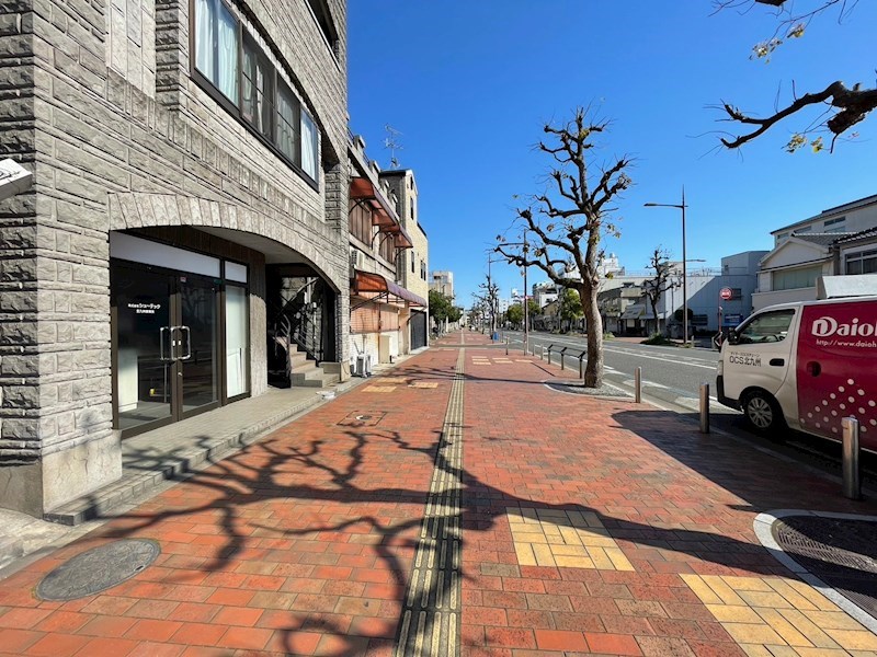 北鳥旗町店舗付き戸建 現地写真（前面道路含む現地写真）