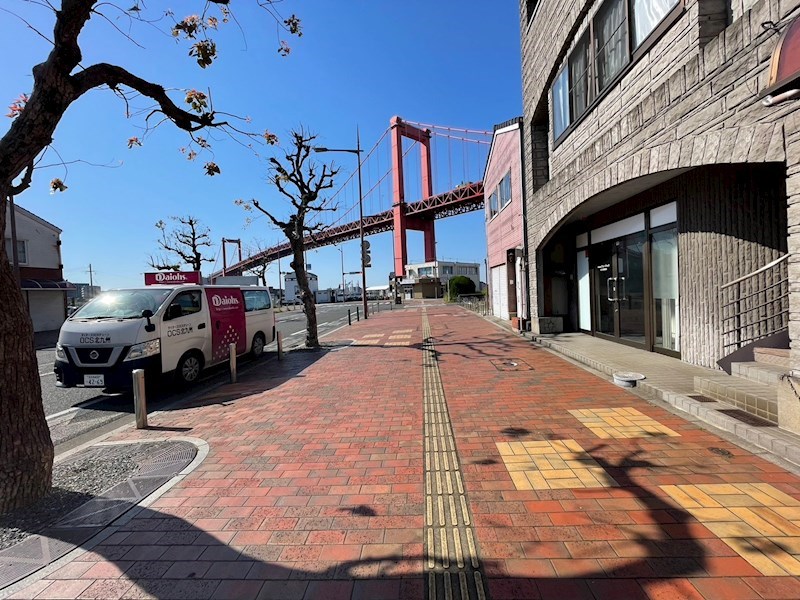 北鳥旗町店舗付き戸建 現地写真（前面道路含む現地写真）