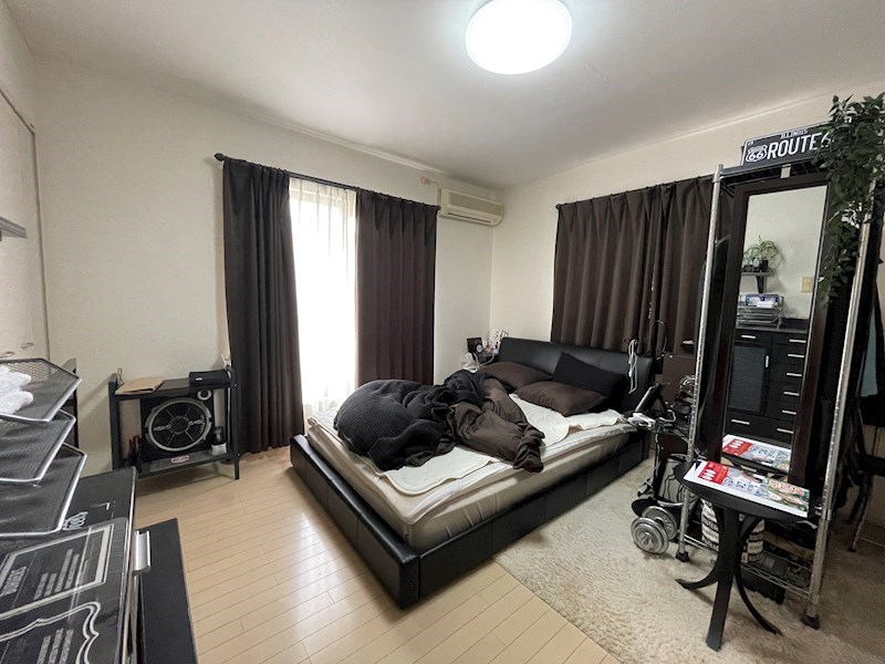 貫弥生が丘三丁目12番戸建 内観写真（リビング以外の居室）