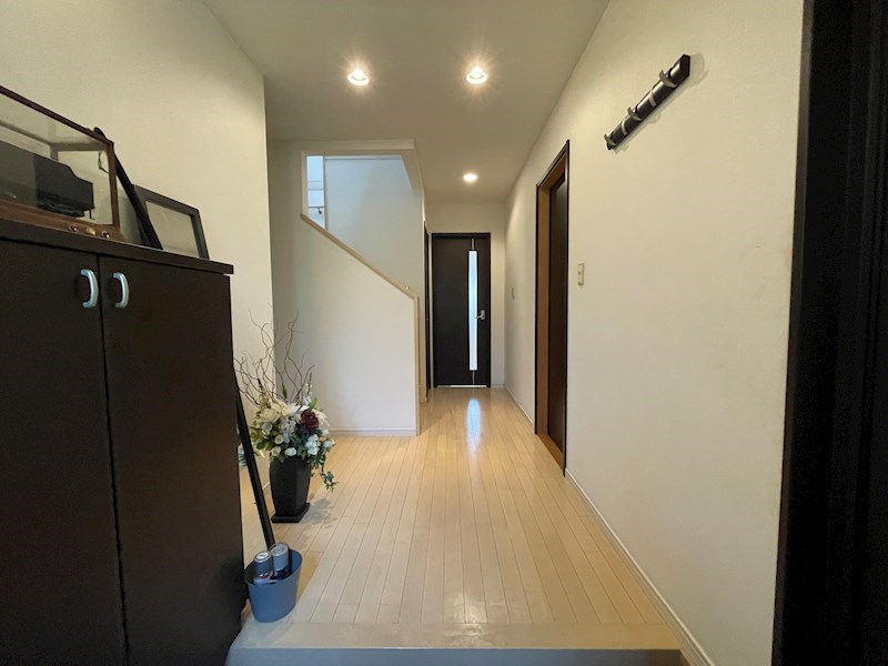 貫弥生が丘三丁目12番戸建 現地写真（玄関）