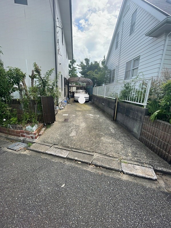 青葉台南三丁目戸建 現地写真（駐車場）