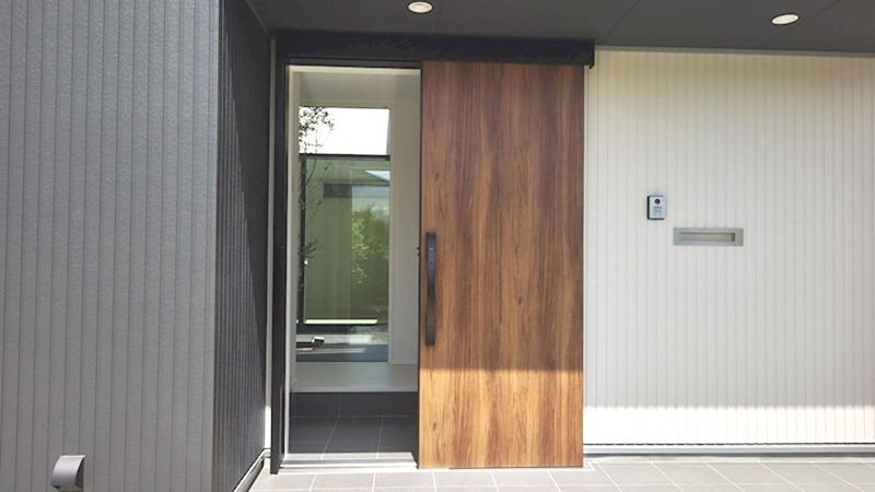 公園通り二丁目戸建 現地写真（玄関）