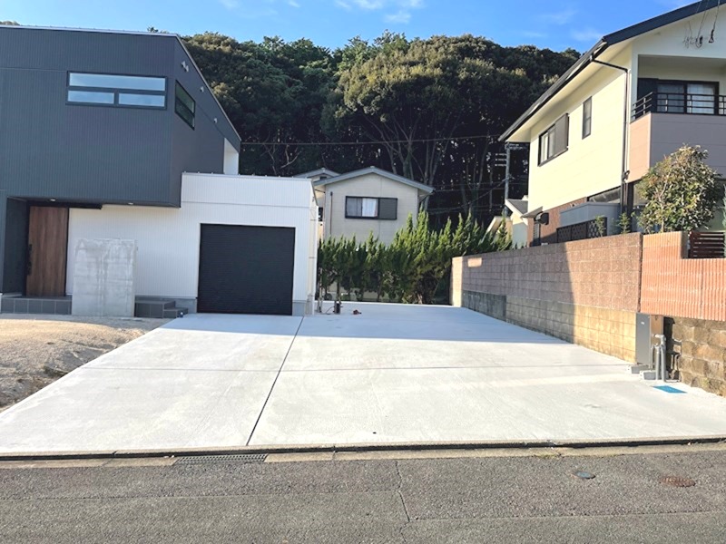 公園通り二丁目戸建 現地写真（駐車場）