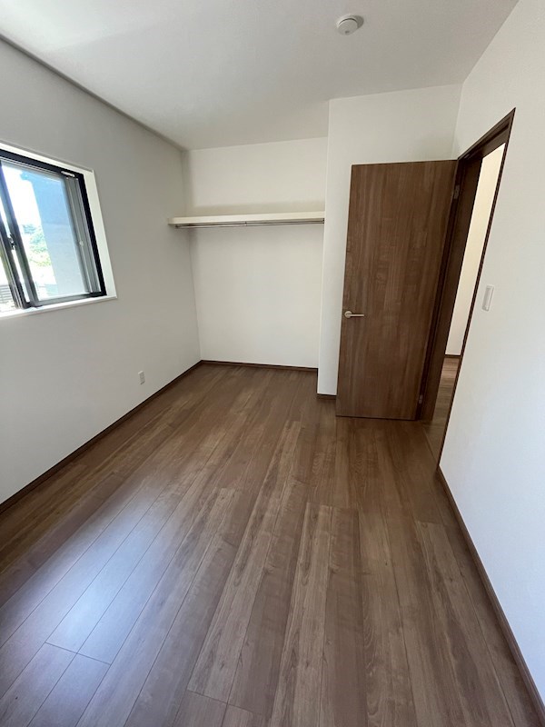 若葉三丁目戸建 内観写真（リビング以外の居室）