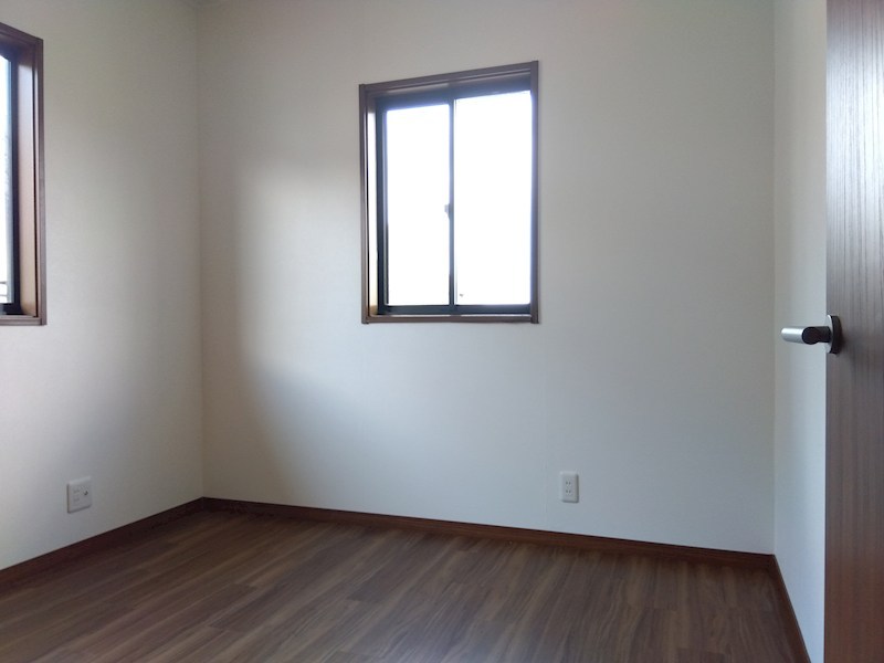 舞ヶ丘四丁目戸建 内観写真（リビング以外の居室）