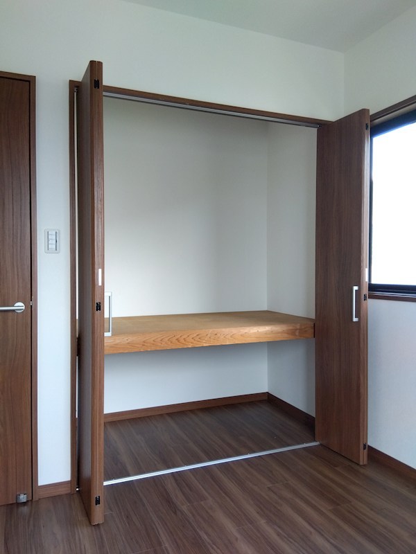 舞ヶ丘四丁目戸建 内観写真（収納）