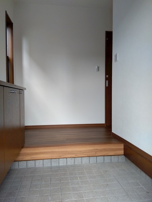 舞ヶ丘四丁目戸建 現地写真（玄関）