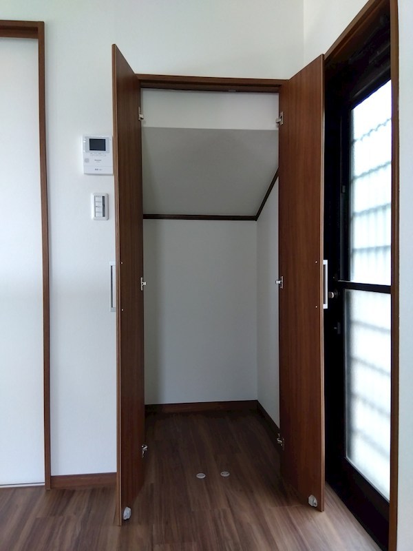 舞ヶ丘四丁目戸建 内観写真（収納）