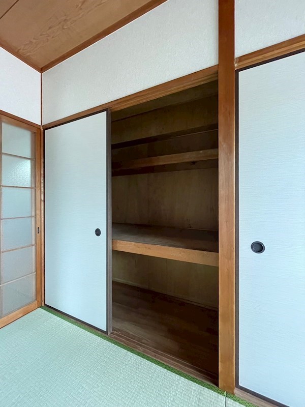 エクレール泉台 内観写真（収納）