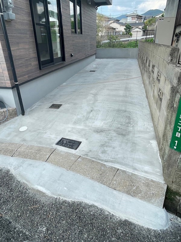 石坂二丁目戸建 現地写真（駐車場）