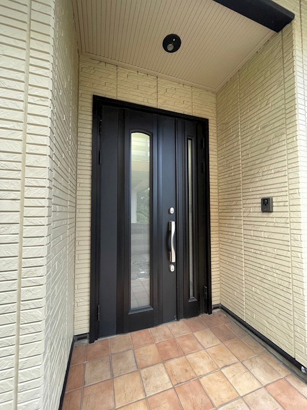 紅梅四丁目戸建 現地写真（玄関）
